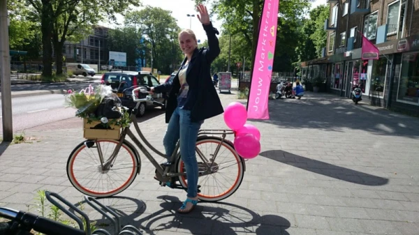 Prijsuitreiking van de JMK-fiets Libelle Zomerweek